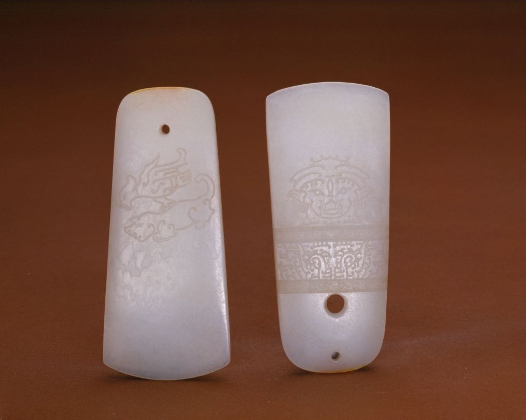 图片[2]-White jade human face bird and animal pattern axe-China Archive